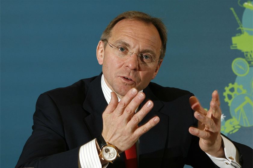 Manzoni to quit second role with drinks company next year