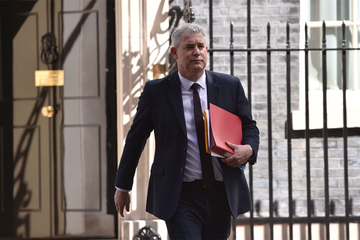 health-secretary-pushes-through-nhs-pay-rise-with-ministerial-direction