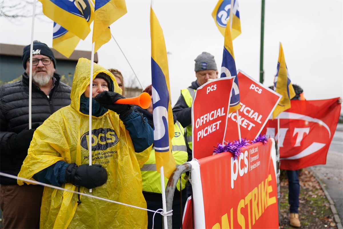 PCS announces strike ballot of 160,000 officials over pay